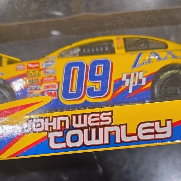 Yellow Die-Cast Race Car Toy with Number 09 - Picture 2 of 3